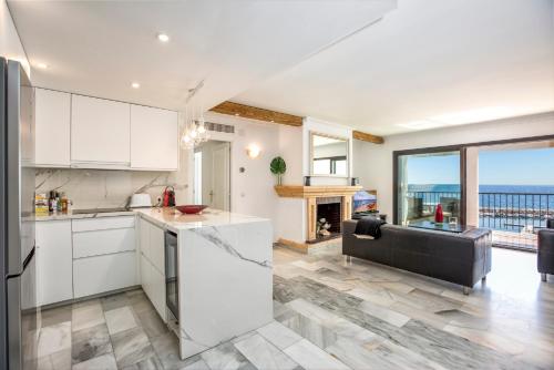 Zdjęcie z galerii obiektu Puerto Banus Penthouse With Panoramic Sea Views w Marbelli