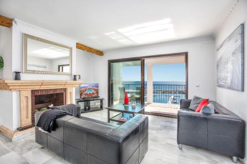 Zdjęcie z galerii obiektu Puerto Banus Penthouse With Panoramic Sea Views w Marbelli