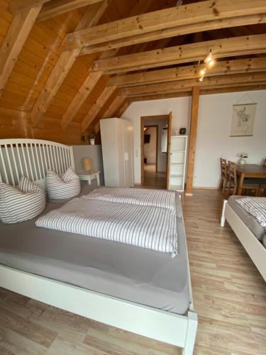 Postel nebo postele na pokoji v ubytování Gästehaus Brigitte Duri