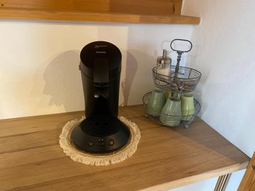 a black blender sitting on a counter next to cups at Gästehaus Brigitte Duri in Rust