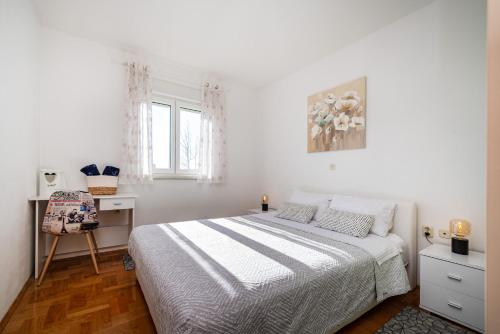 Apartment Višnjik - self check-in, free garage