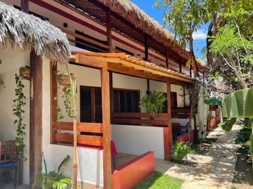 a guest house with a thatched roof at Pousada MYM JERI ate 3x in Jericoacoara