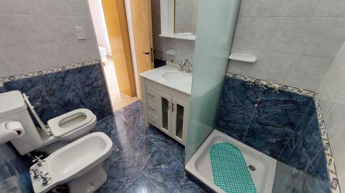 Ένα μπάνιο στο Monoambiente Mina Clavero