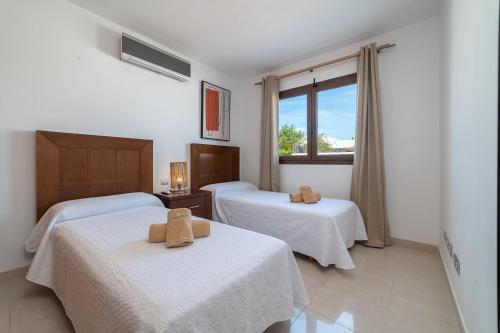 a hotel room with two beds and a window at Villa Alba in Playa Blanca