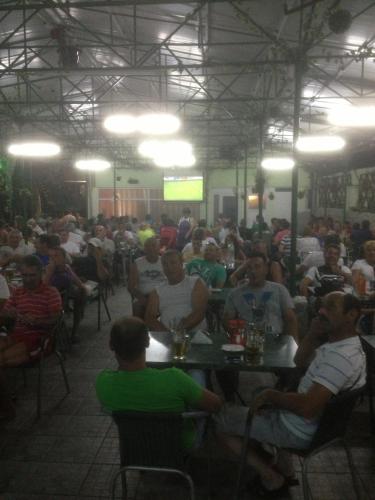 Un restaurante u otro lugar para comer en Paradox Movila