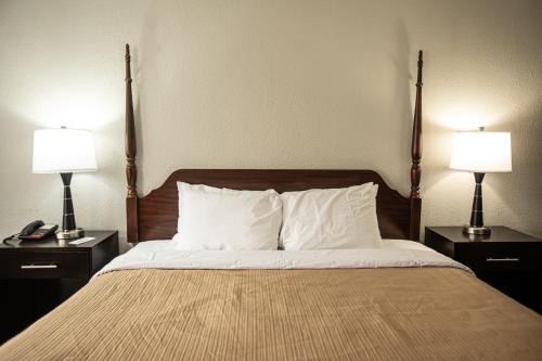 Knights Inn Mount Airyにあるベッド