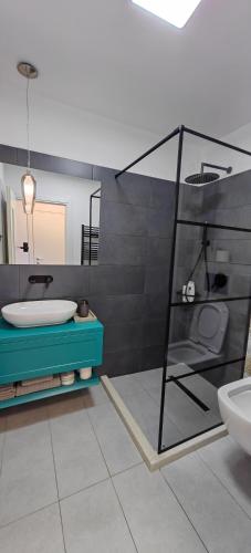 Ένα μπάνιο στο Luxury apartment private parking self check-in54
