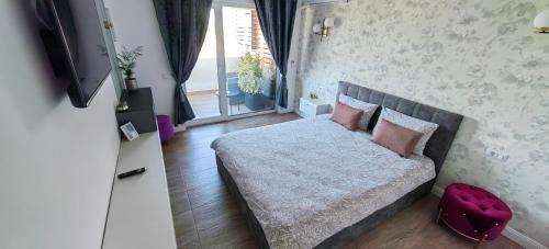 a bedroom with a bed with two pillows on it at Luxury apartment private parking self check-in54 in Craiova