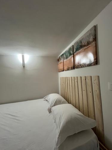 a bedroom with a bed and a painting on the wall at HomeSuite22 in Diamante