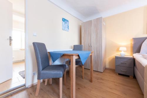 a room with a table and two chairs and a bed at Gasthaus Hinterbrühl in Salzburg