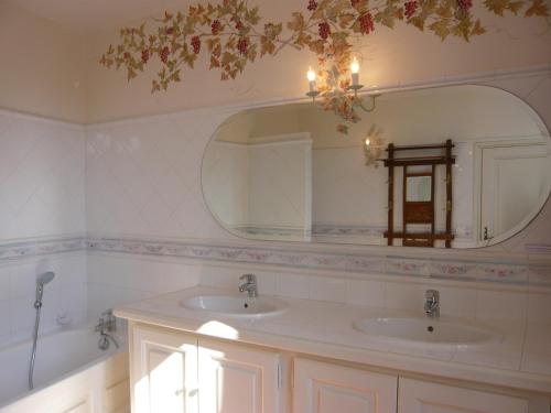 Auberge de Correns tesisinde bir banyo