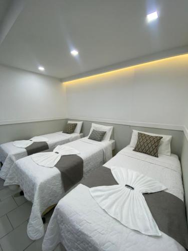 En eller flere senge i et værelse på Hotel Caiçara