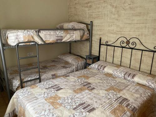 Двуетажно легло или двуетажни легла в стая в Casa Miriam II