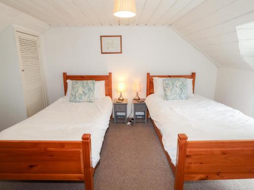 Postel nebo postele na pokoji v ubytování Panteg Cottage, Newport