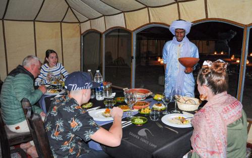 Hosté ubytování Sahara Dunes Camp