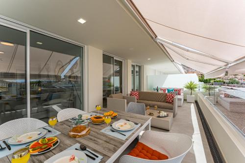 Modern new apartment Las Terrazas de Costa Adeje. Heated pool, big terrace and private parking