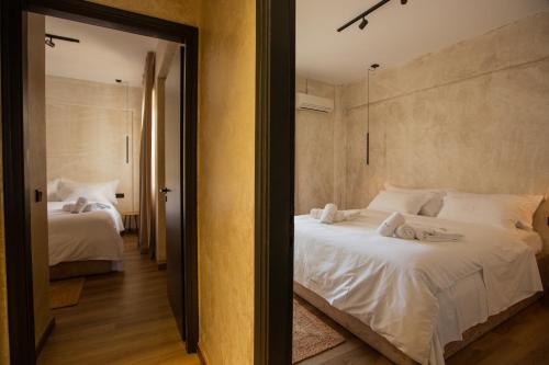 Ένα ή περισσότερα κρεβάτια σε δωμάτιο στο Lepanto Xenia Apartments 3F