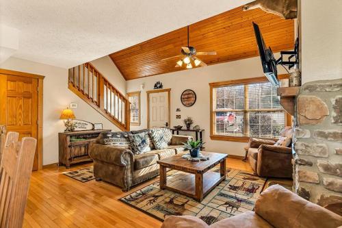 Bear Cabin Getaway – Photos 3