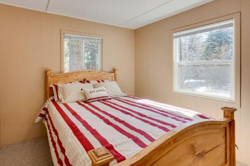 Postel nebo postele na pokoji v ubytování Colorado Mountain Retreat on Cucharas River!