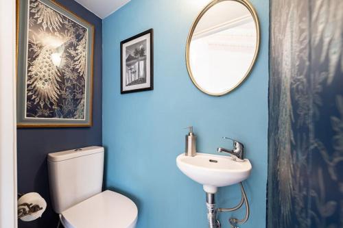 Vonios kambarys apgyvendinimo įstaigoje Peaceful, spacious & stylish, a real home!
