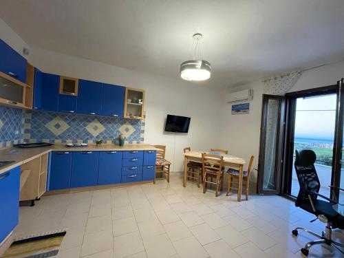 Η κουζίνα ή μικρή κουζίνα στο Appartamenti Abbaidda 2