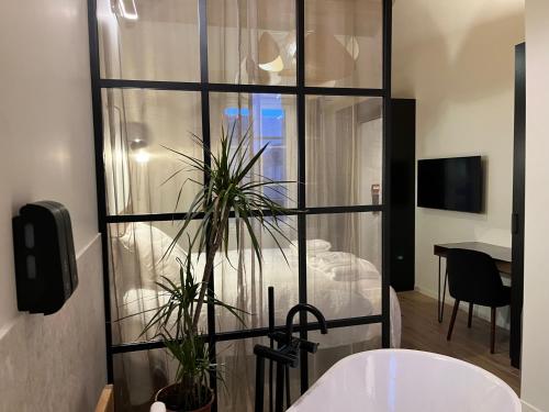a room with a bedroom with a bed and a window at Bella Vita in Villers-Cotterêts