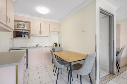 Η κουζίνα ή μικρή κουζίνα στο Nelson Towers Motel & Apartments