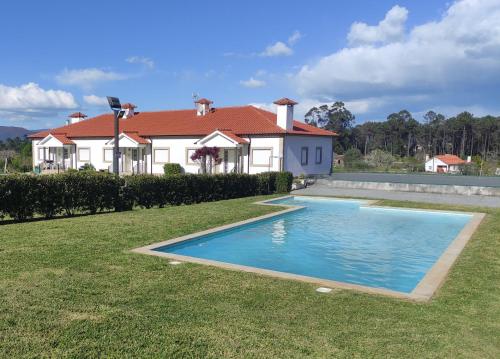a house with a swimming pool in the yard at Quinta dos Brazilaves - Ponte de Lima in Ponte de Lima