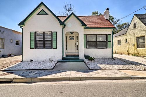 Stunning Jacksonville Getaway with Backyard! – Photos 3