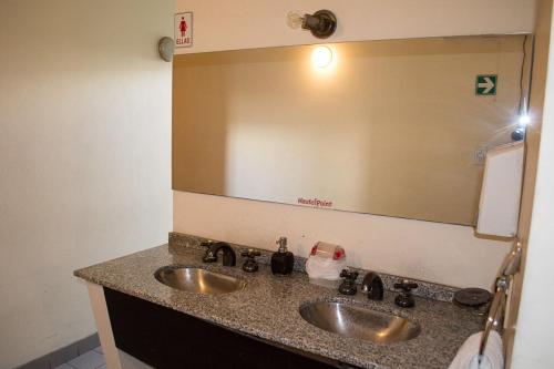 a bathroom with two sinks and a large mirror at Hostel Point in Rosario