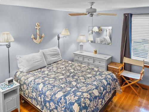Katil atau katil-katil dalam bilik di 11 Cranwood Road Harwich Cape Cod- -Aoibhneas