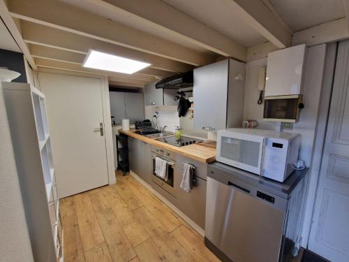 Kuchyňa alebo kuchynka v ubytovaní Le Fontenelle Appartement hyper centre par beds76