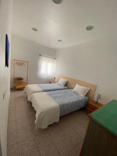 - une chambre avec 2 lits dans l'établissement Stay Porto Côvo II, à Porto Covo