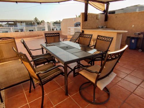 a dining table and chairs on a patio at depto relajante Diamante in Acapulco