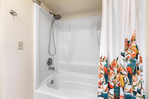 a bathroom with a shower with a shower curtain at Casa De Emdeko222 in Kailua-Kona