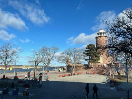 Kołobrzeg przy plaży, widok na morze i latarnię, Morska 5