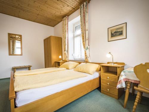 a bedroom with two beds and a window at Haus Alpenruhe in Bad Reichenhall