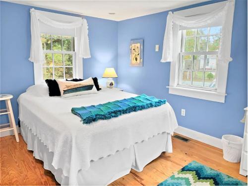 Postel nebo postele na pokoji v ubytování 58 Longs Lane Chatham Cape Cod - Sea Glass