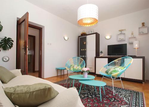 Apartments with parking space Fazana - 20637