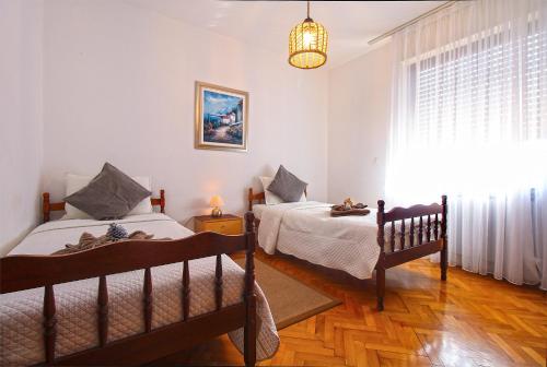 Apartments with parking space Fazana - 20637