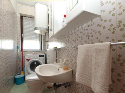 Apartments with parking space Fazana - 20637