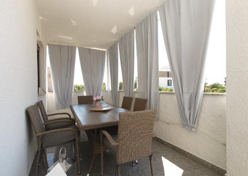 Apartments with parking space Fazana - 20637