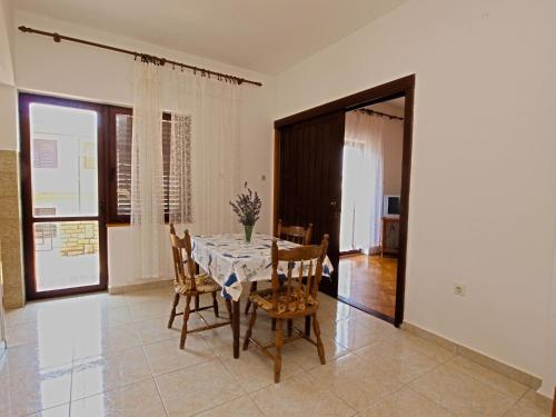 Apartments with parking space Peroj, Fazana - 20731