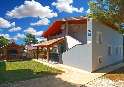 Family friendly house with a swimming pool Peroj, Fazana - 20754