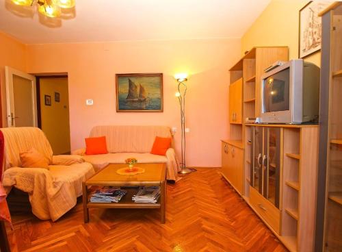 Apartments with parking space Valbandon, Fazana - 20770