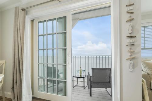 Ein Balkon oder eine Terrasse in der Unterkunft 405 Old Wharf Road Unit B201 Dennisport Cape Cod - - Coastal Cov