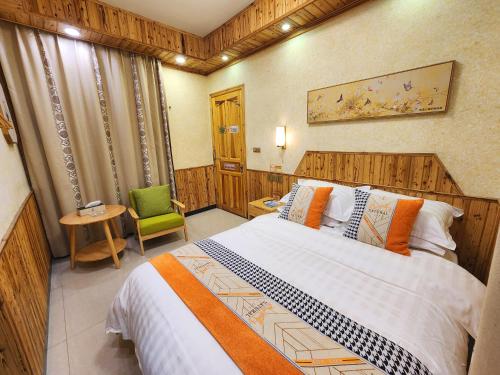 a bedroom with a bed and a table and a chair at Nanxi JiangTingXuanGe Homestay in Yongjia