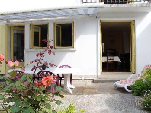 Maison F6 en centre-ville de Royan, à 150m de la plage, avec garage et jardin - FR-1-71-55