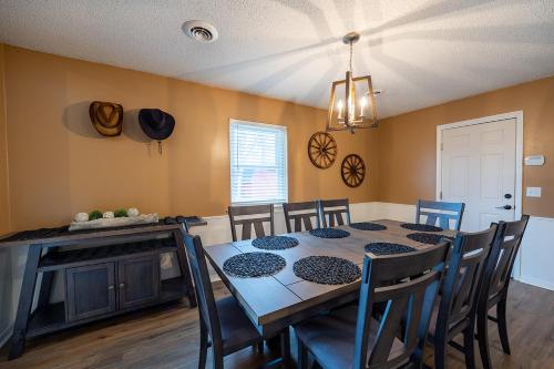 Gallery image of Cowboy Retreat: Experience the Wild West in Springdale