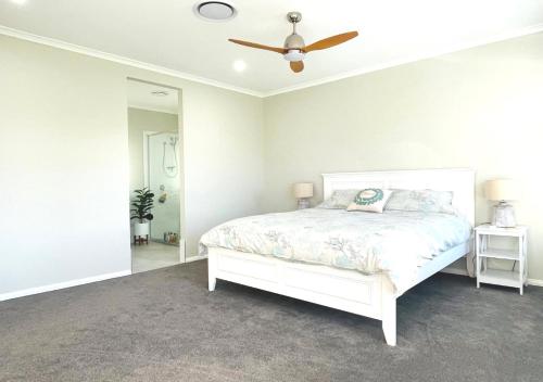 Säng eller sängar i ett rum på Coolalta Cottage - Hunter Valley
